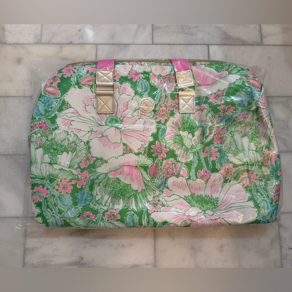 Lilly Pulitzer GWP Weekender Bag in Putting Green Poppyland Print. - Picture 2 of 7